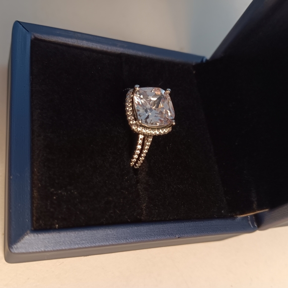 Elegant Silver Women's Ring Set - Picture 4 of 7